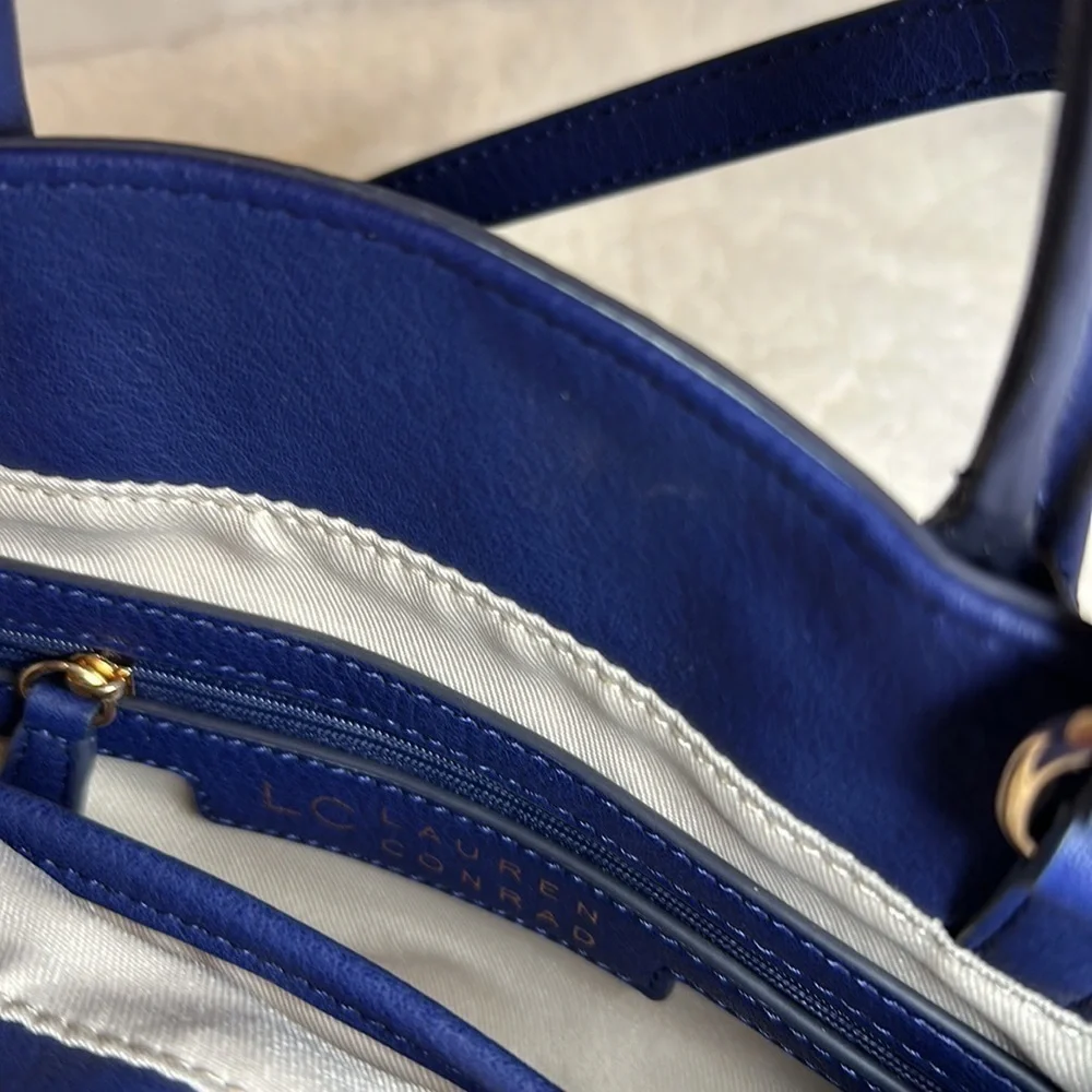 Lauren Conrad blue cross body excellent condition